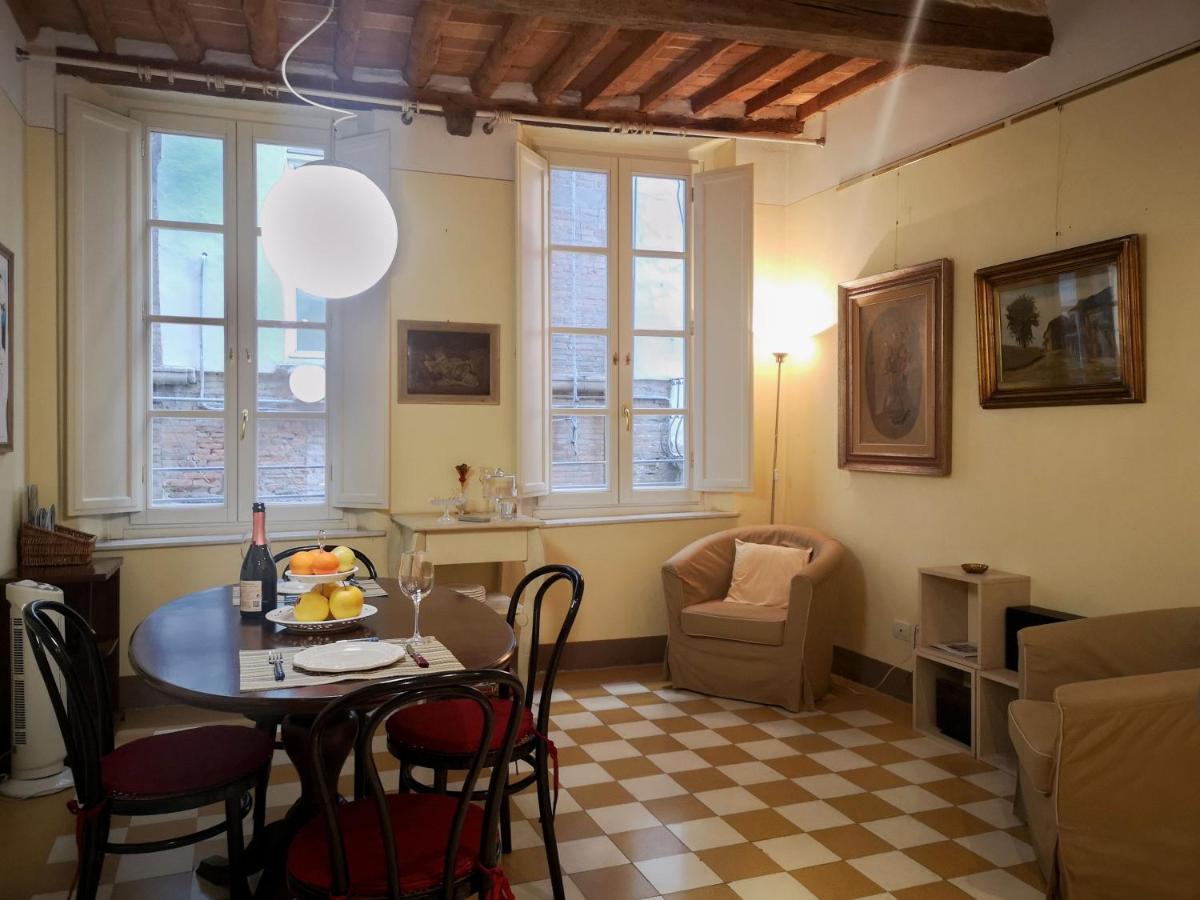 A Palazzo Busdraghi Residenza D'Epoca Bed and Breakfast Λούκα Εξωτερικό φωτογραφία