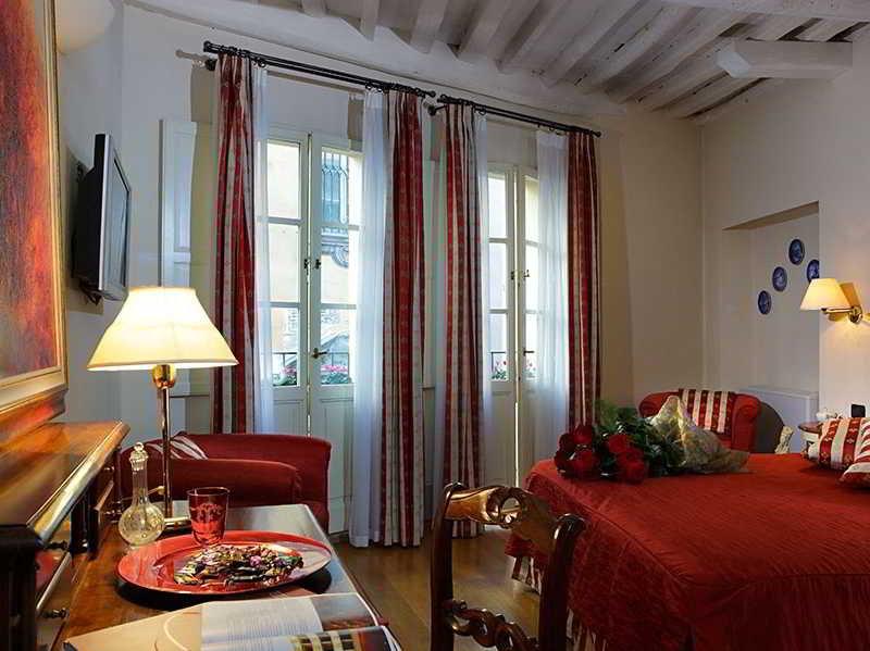 A Palazzo Busdraghi Residenza D'Epoca Bed and Breakfast Λούκα Δωμάτιο φωτογραφία