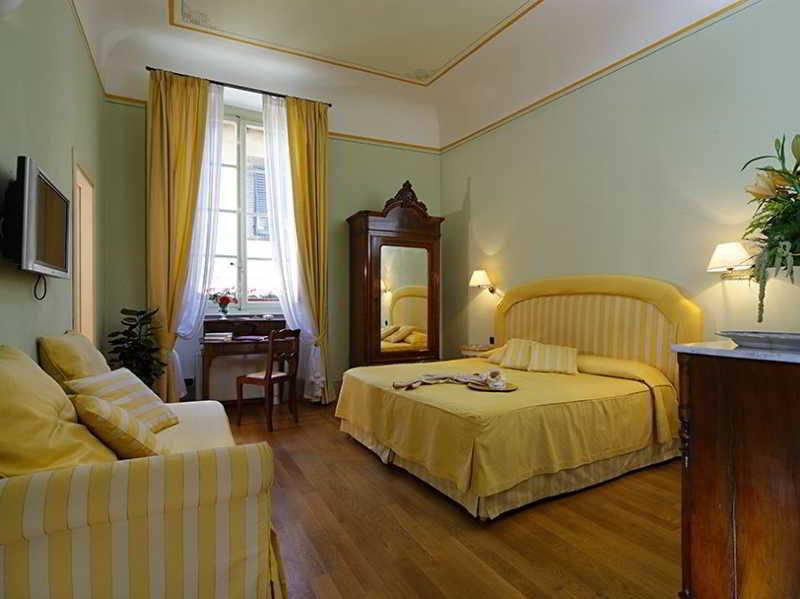A Palazzo Busdraghi Residenza D'Epoca Bed and Breakfast Λούκα Δωμάτιο φωτογραφία