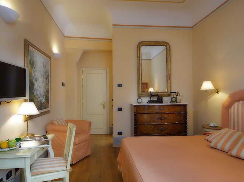A Palazzo Busdraghi Residenza D'Epoca Bed and Breakfast Λούκα Εξωτερικό φωτογραφία